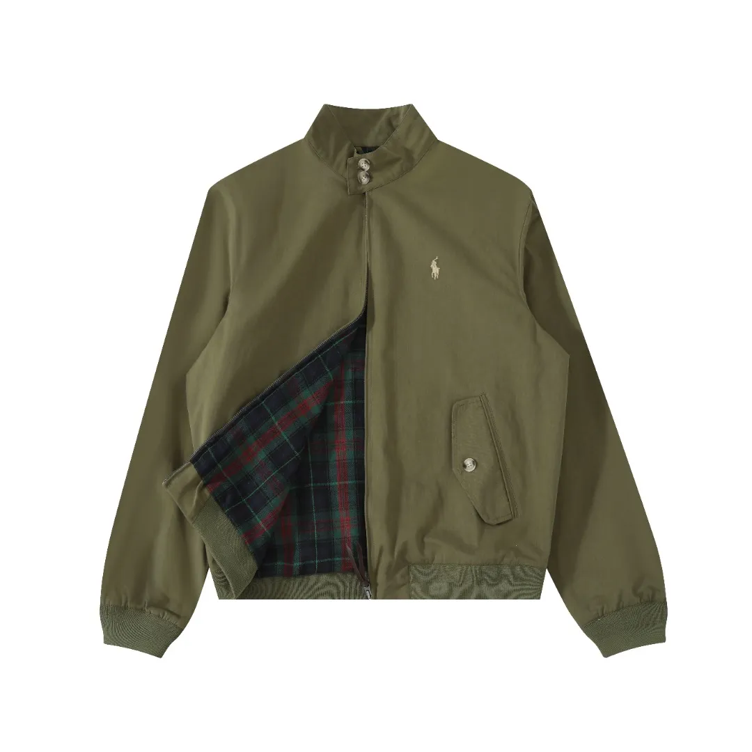 P350 #R23 Ralph Lauren polo white lily contract men's and women's old money style old cadre stand collar workwear Harrington jacket item number RL12020 The fabric has a double-layer shin feel and is full of weight! It's not as heavy as a regular jacket, and the ordinary cotton material feels really different. This one is super comfortable, soft and stylish, and has a green plaid interior that has a retro movie fashion feel! The fit is loose but not baggy. The size is just right and not too picky. The dropped shoulder design modifies the shoulder shape without making it look bulky. This silhouette is a style that will never go out of style after being worn for a long time. The upper body is also very durable and recognizable. The loose and reasonable fit can be worn by both men and women, making it easy to create a clean and refreshing youthful look. The embroidery on the chest is all German Oman embroidery fiber with original data. The embroidery process is very particular about using Japanese Tajima machines to ensure exquisite three-dimensional embroidery. That is what I said is different from the ones on the market. The workmanship is loose and can be used by boys and girls!! Color: Black Khaki Navy Blue Army Green Light Blue Size: M L XL XXL Length: 68/70/72/74 Bust: 122/126/130/134 Shoulder width: 53/54/55/56 Sleeve length: 65/66/67/68